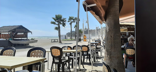 Foto restaurante casa Kiko junto al paseo y la playa
