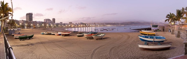 foto panorámica de la playa de las canteras