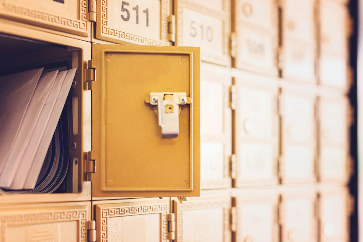 Cover Image for Digital Mailbox Services: iPostal1 and Anytime Mailbox Compared