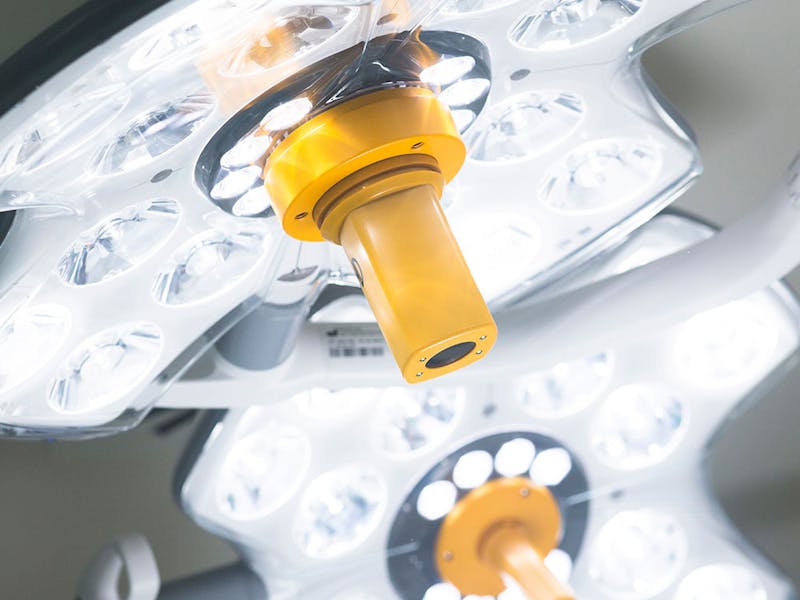 A set of OR lights in the OR at the Canadian Plastic Surgery Centre