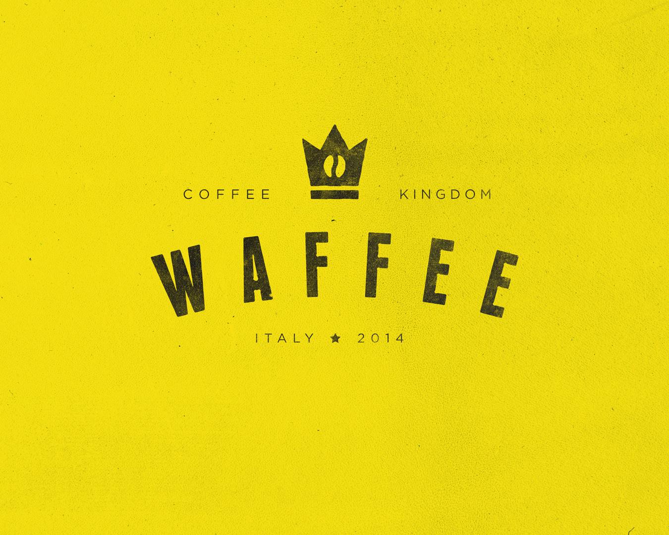 Logo di un marchio di caffè su sfondo giallo con la scritta "Waffee Kingdom" in caratteri neri e una corona stilizzata sopra il nome, accompagnato da "Italy" e l'anno "2014".