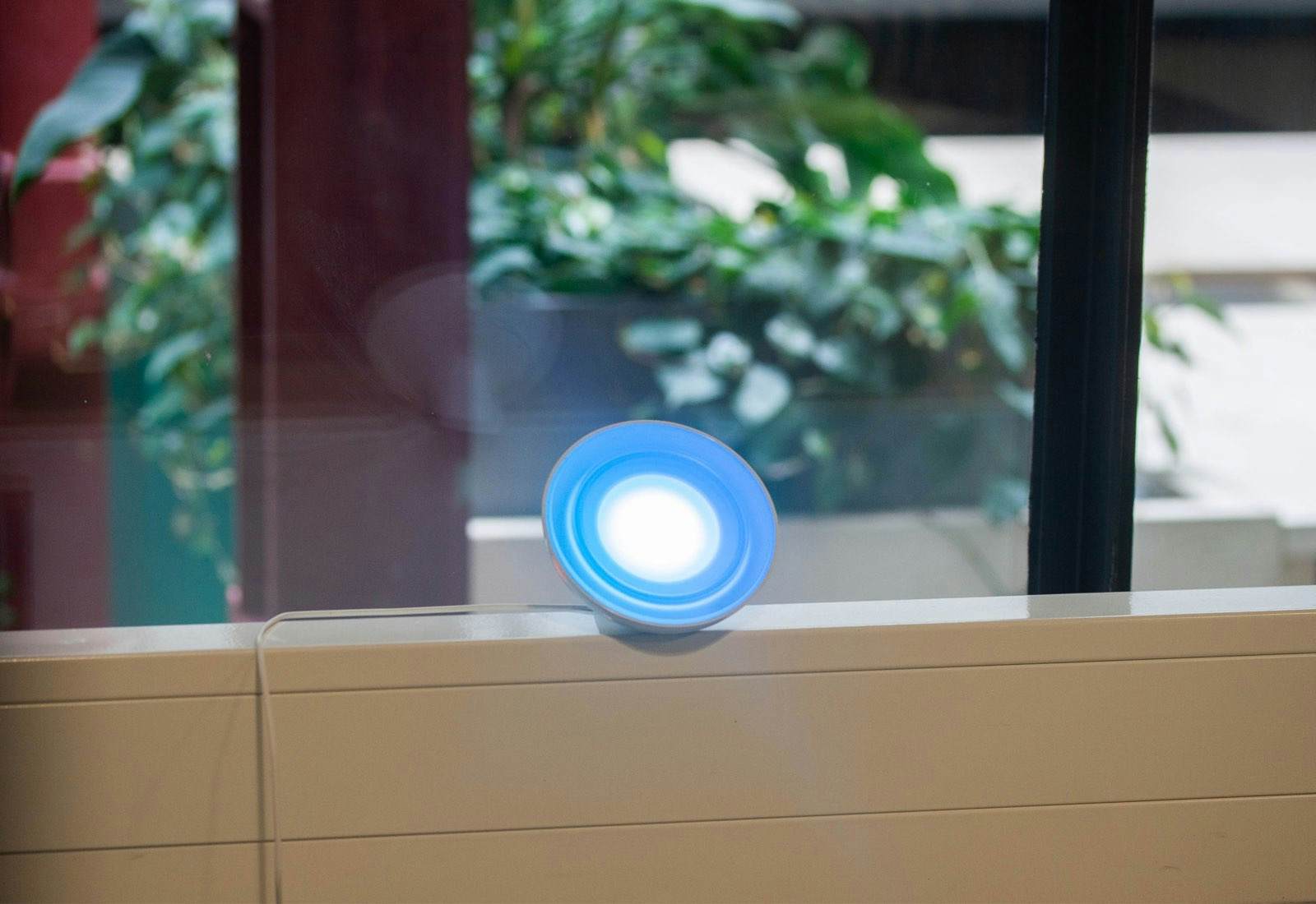 Philips Hue lamp mimicking weather conditions