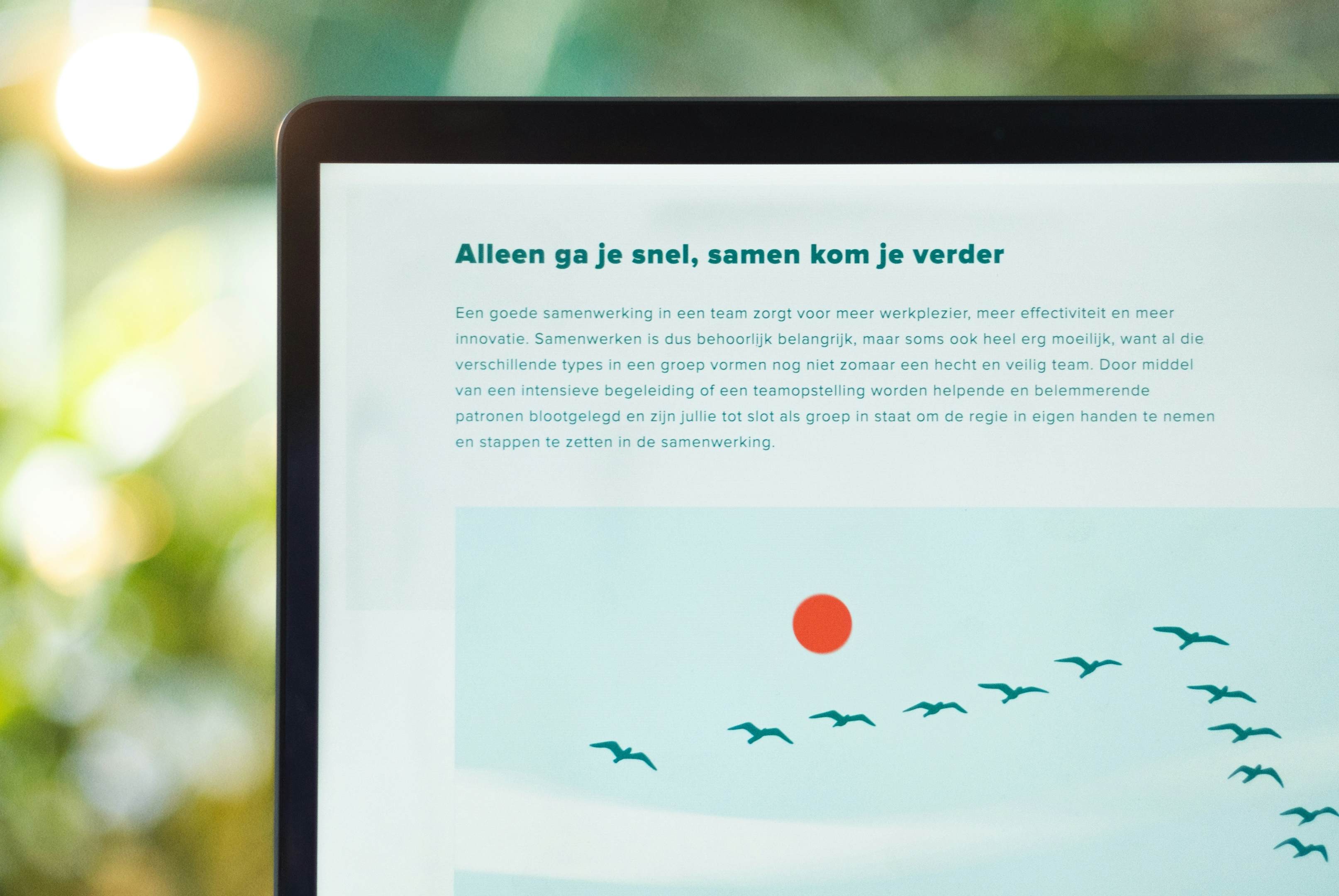 Laptop with a page from De Beukelaar Groep website.