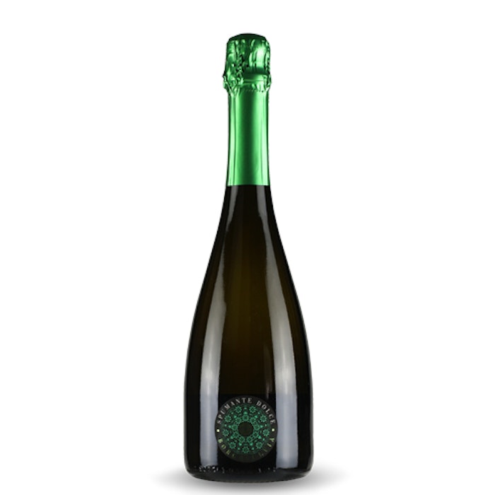 https://www.datocms-assets.com/83886/1666800721-spumante-dolce_borgofulvia.jpg?auto=format&h=700