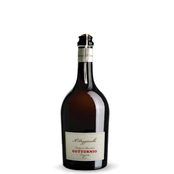 https://www.datocms-assets.com/83886/1666800744-gutturnio-frizzante_il-poggiarello.jpg?auto=format&h=700
