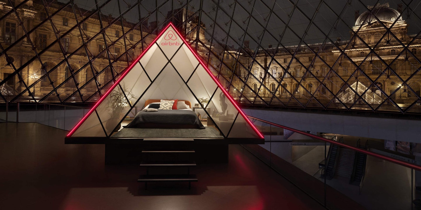 https://www.datocms-assets.com/84101/1671637495-airbnb-night-at-the-louvre-hero.jpg?auto=format&crop=focalpoint&fit=crop&fp-x=0.39&fp-y=0.67&h=721&w=1441