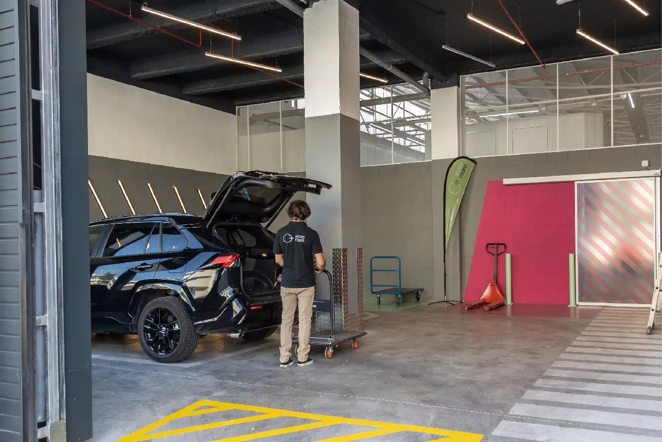 Servicio de carga electrica para los clientes de Storemore Alcobendas