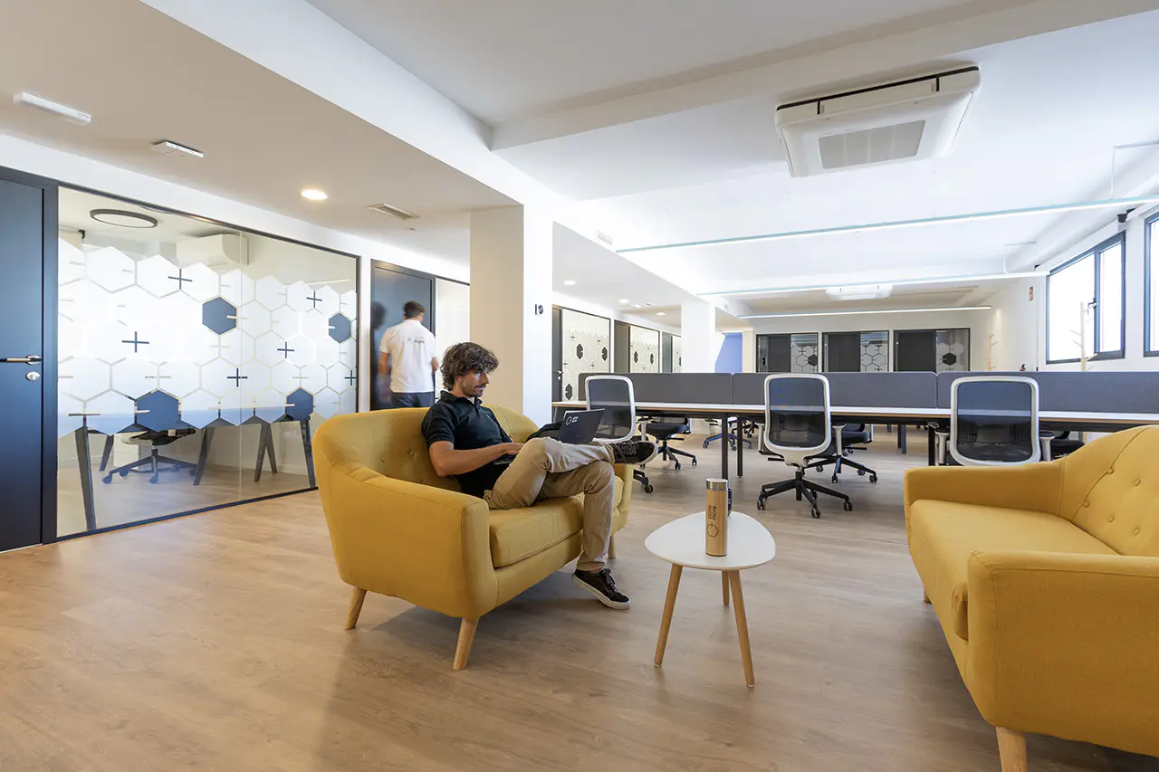 Storemore - Coworking - Alquiler de oficinas y puestos