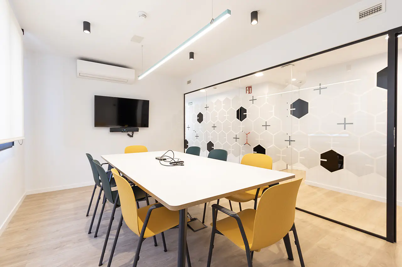 Storemore - Coworking - Alquiler de oficinas y puestos