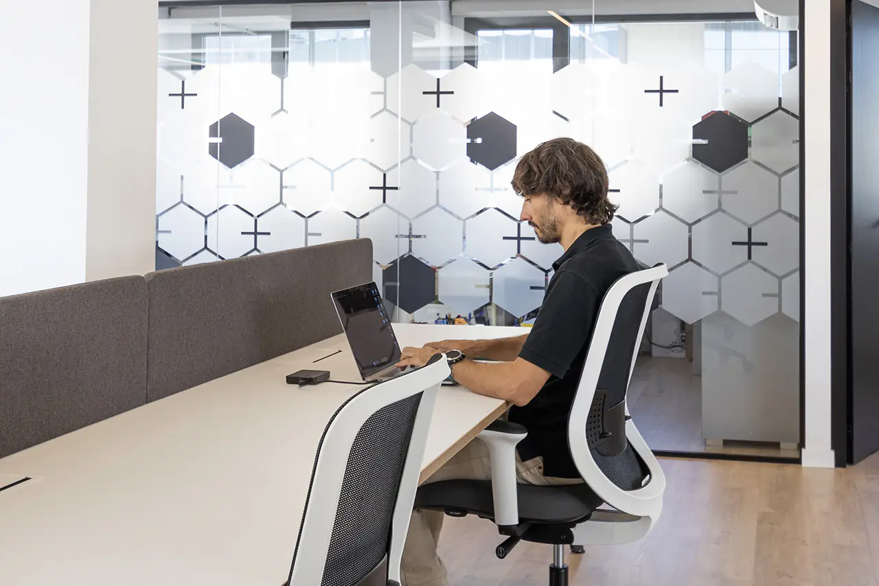 Storemore - Coworking - Alquiler de oficinas y puestos