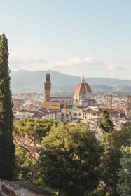 Una foto del Duomo di Firenze e del centro storico visti dal Piazzale Michelangelo