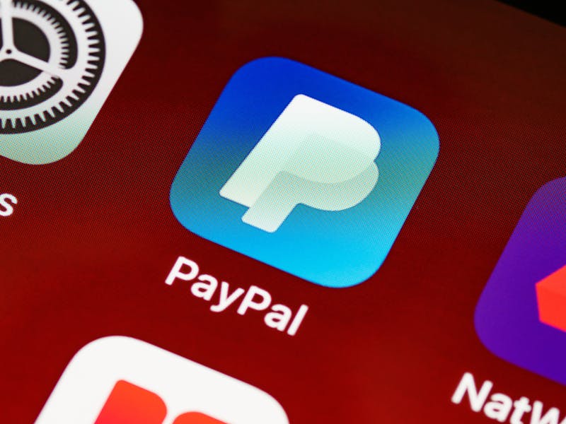 Image of paypal App icon among other applications on a phone screen.
