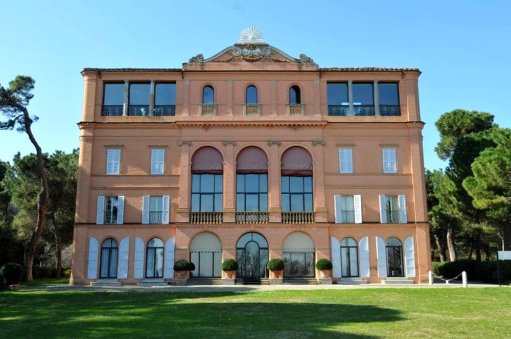 Facciata di Villa Baruzziana a Bologna