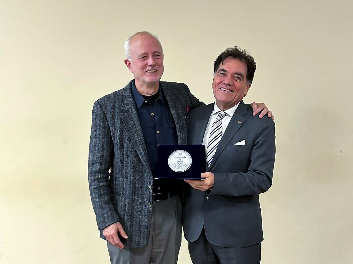 Dr. Drago awarding Dr. Pallanti a plaque of recognition for his participation in the "European Frontiers in Neuroscience" seminar series.
