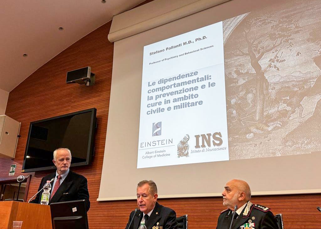 Fotografia del Prof. Stefano Pallanti durante il suo intervento alla VI edizione del Corso "Aggiornamenti in tema di Psichiatria e Psicologia Militare".