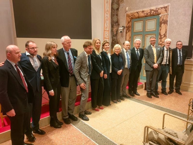 Il Prof. Stefano Pallanti con la senatrice a vita e Professoressa Elena Cattaneo al centro.
