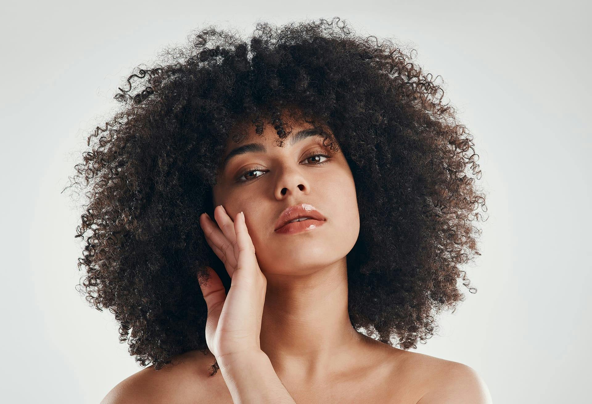 there is a woman with a very large afro posing for a picture