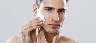 male cleaning face to reduce pores