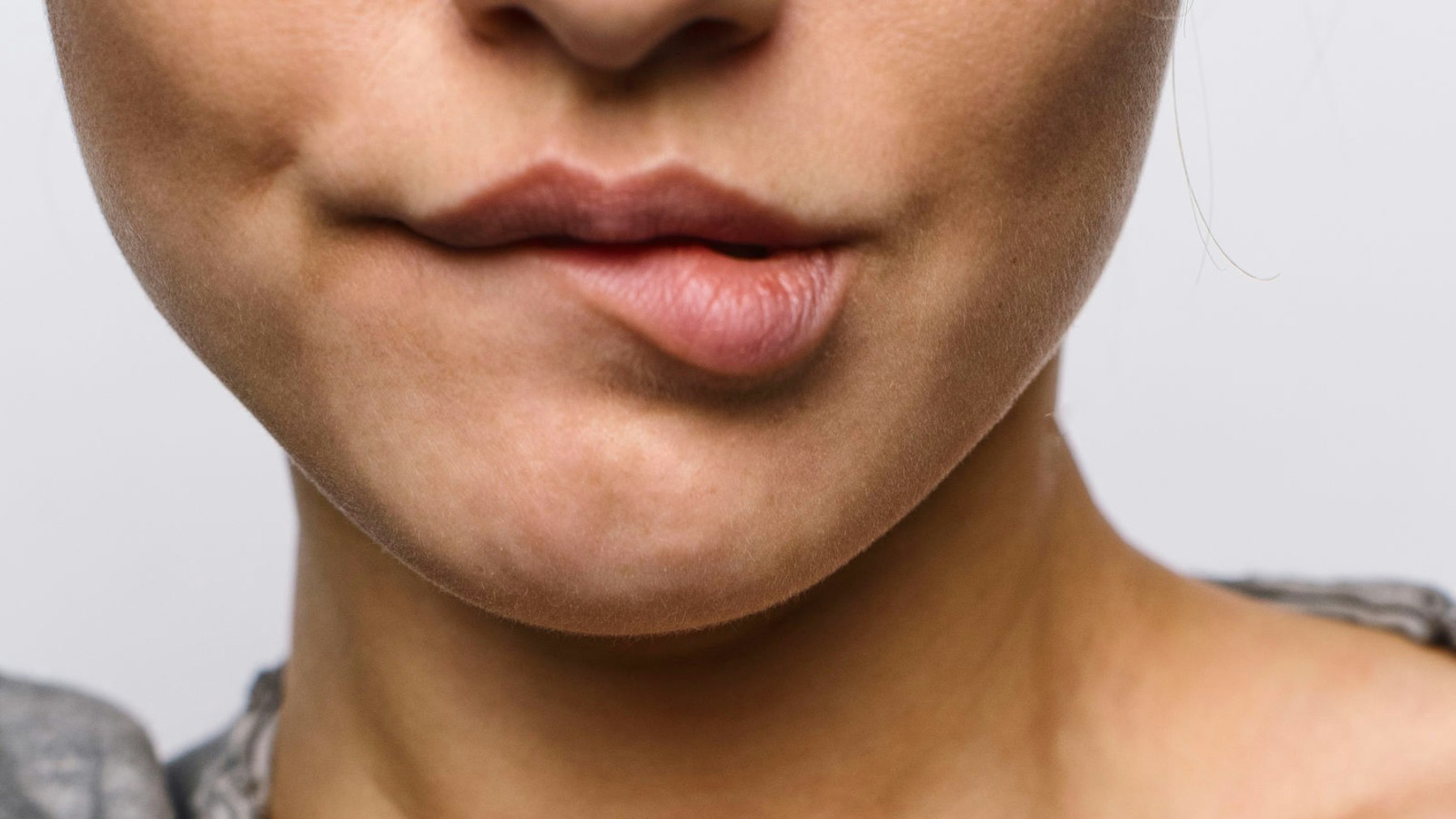 Experts Share 3 Ways To Help Reduce Swelling After An Injectable