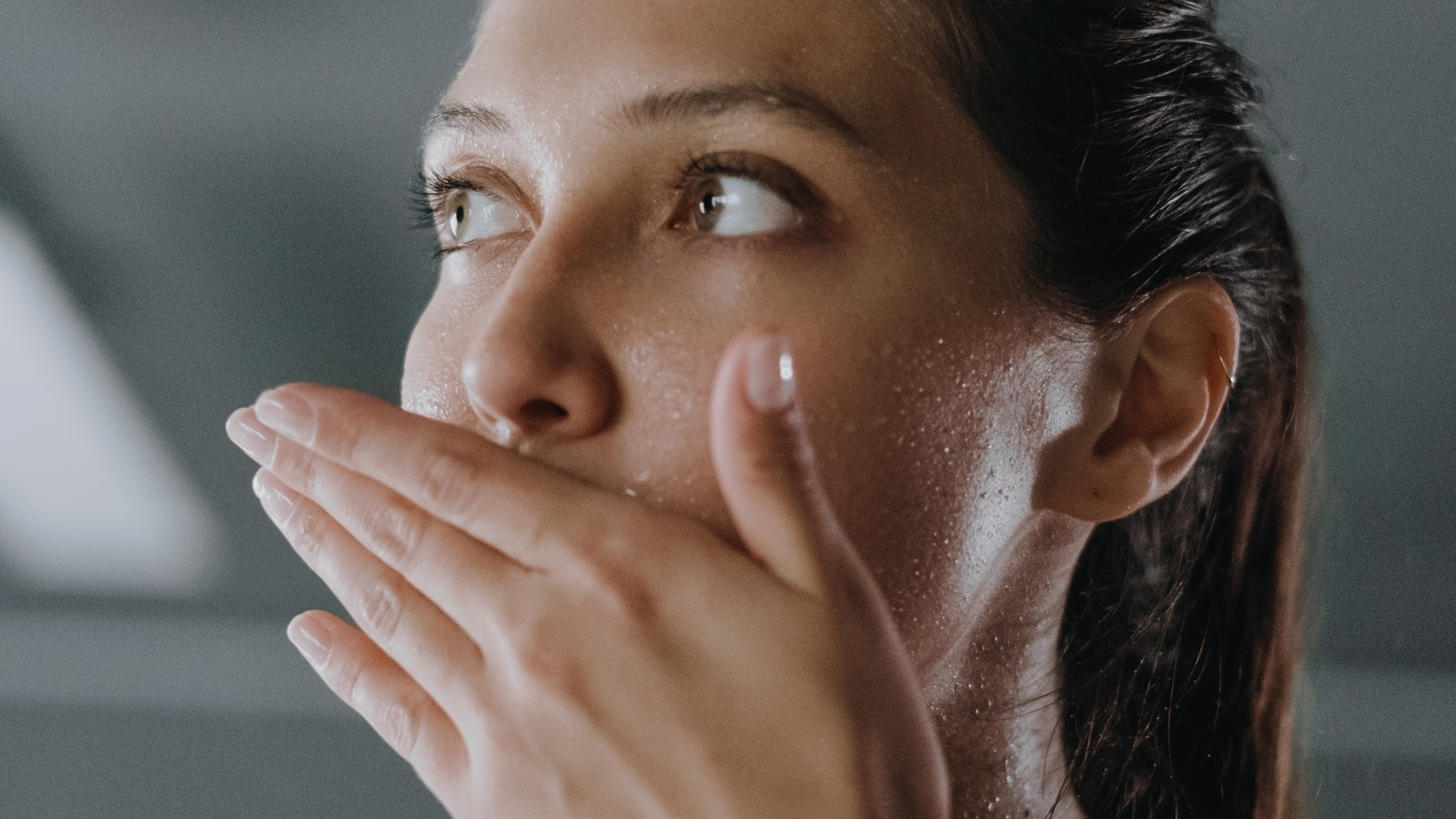What Are the Consequences of Sweating With Makeup On? Experts Answer