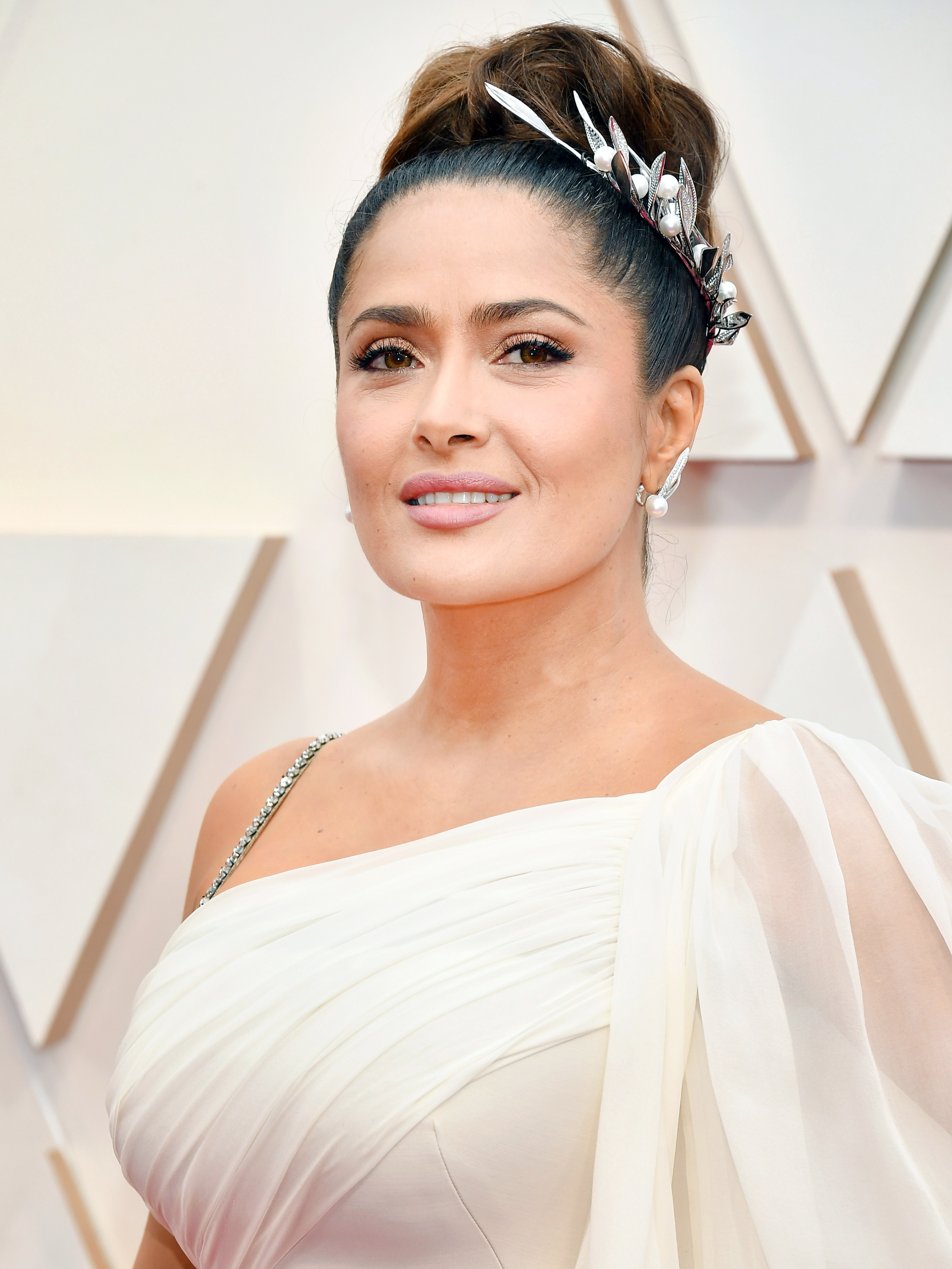 Salma Hayek’s Stunning Oscar Look Is Our Valentine’s Day Beauty Inspiration