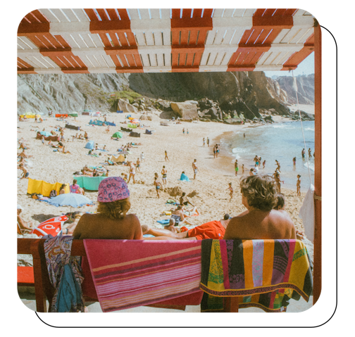 deux femmes a la retraite a la plage