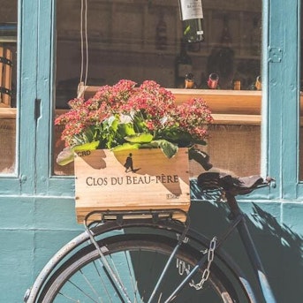 vélo devant caviste