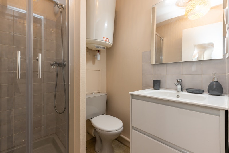 photo de la salle de bains de l'appartement de victor rénové