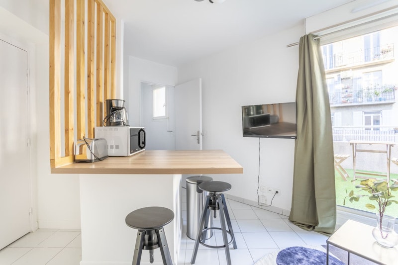 salon chaise haute appartement studio marseille