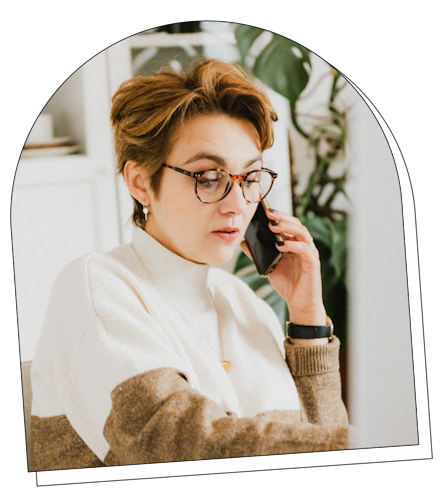 femme au telephone avec conseiller masteos