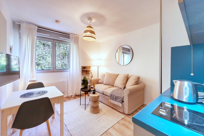 salon et kitchenette etudiante apres renovation