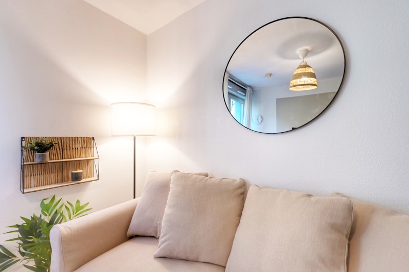 canape et miroir