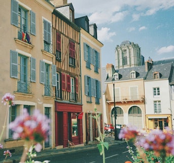 ville du mans avec maisons typiques