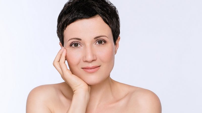 there is a woman with a very short hair posing for a picture