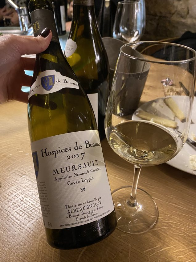 La 163ème vente des vins des Hospices de Beaune, organisée par Sotheby's, a marqué l'histoire, devenant la deuxième meilleure vente de l'institution.