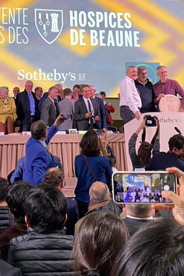 La 163ème vente des vins des Hospices de Beaune, organisée par Sotheby's, a marqué l'histoire, devenant la deuxième meilleure vente de l'institution.