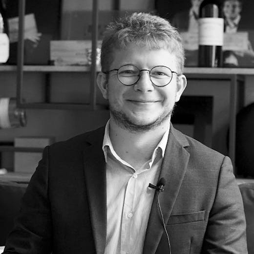 Clément has been a Senior Account Manager for 3 years now. His talent? Presenting U'wine offers to you in a simple and educational way!