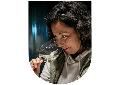 En-Primeurs wines tasting: smelling the wine