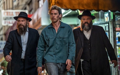 three men walk through the streets of New York - a still from Caught Stealing