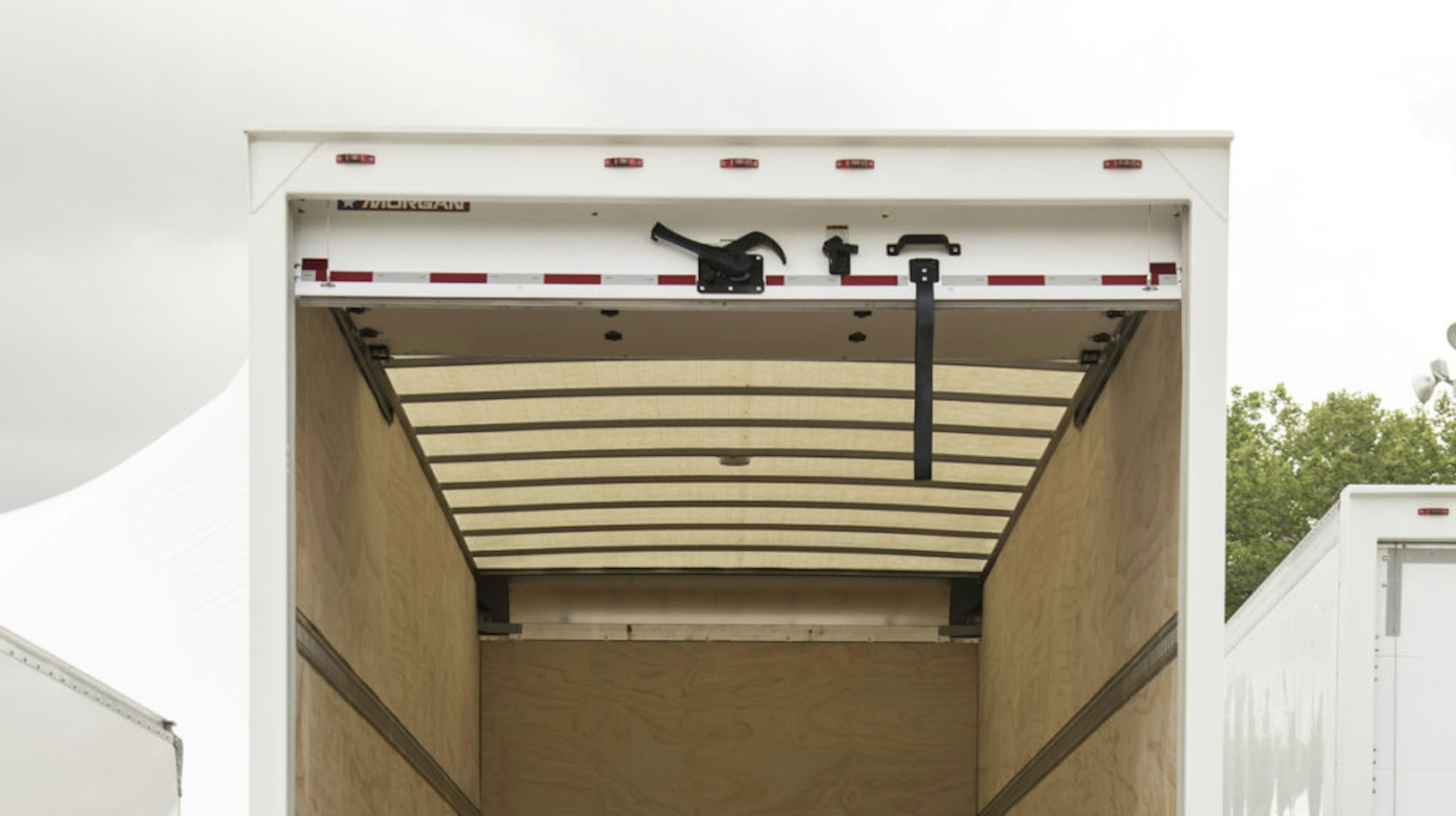 box truck with skylights 