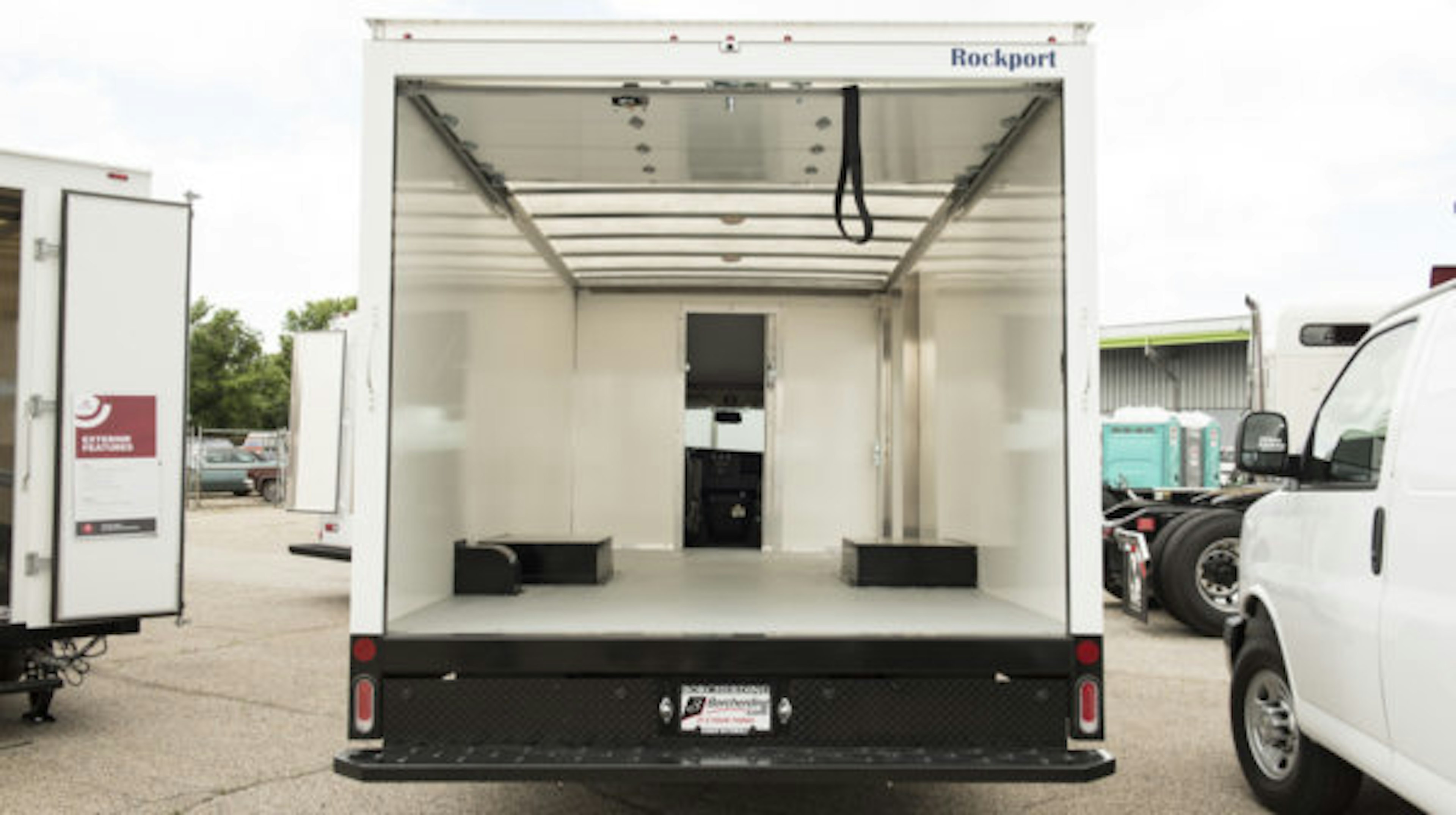 box truck with bay door
