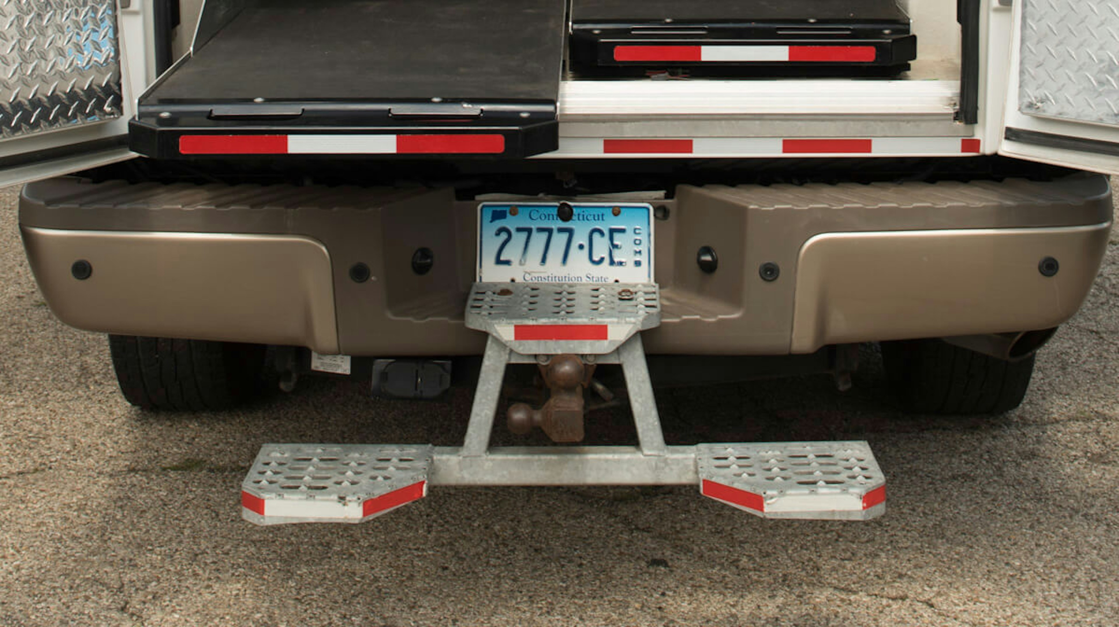 hanging steps on a pickup truck for easy access