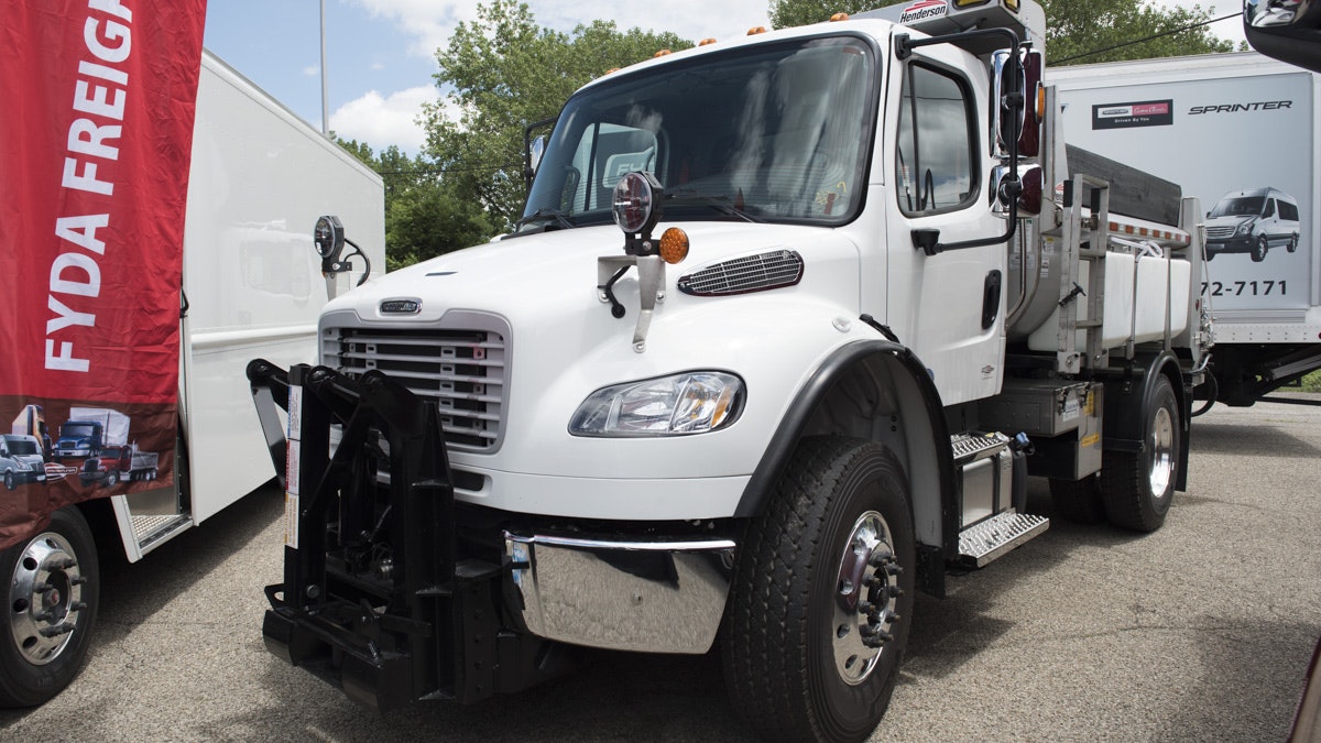 1556821360 Medium Duty Municipal Snow Truck 3