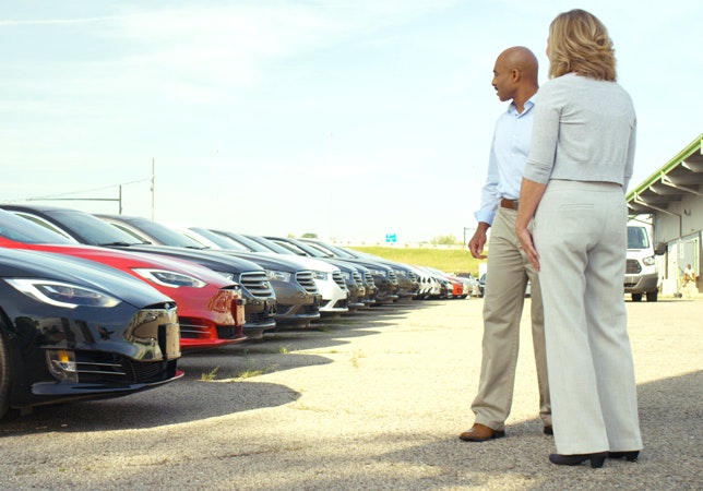 1646782806 Row Of Cars With Ppl