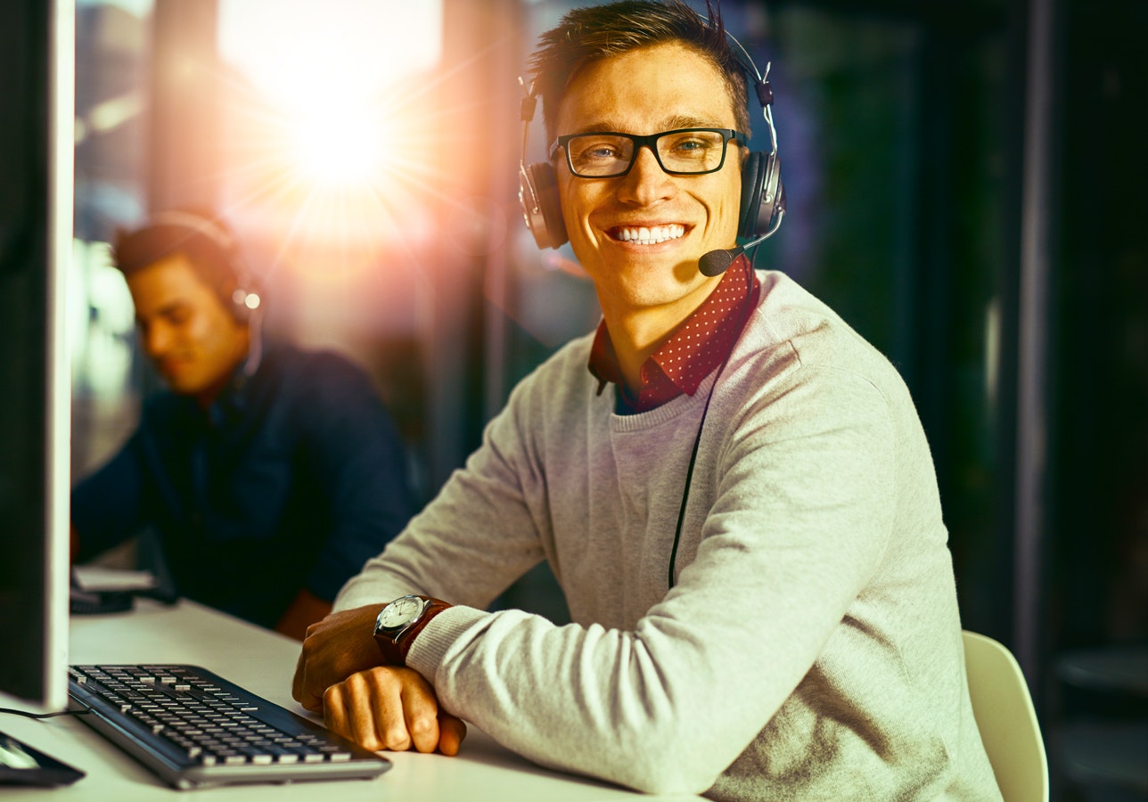 Client support associate with headset on at computer