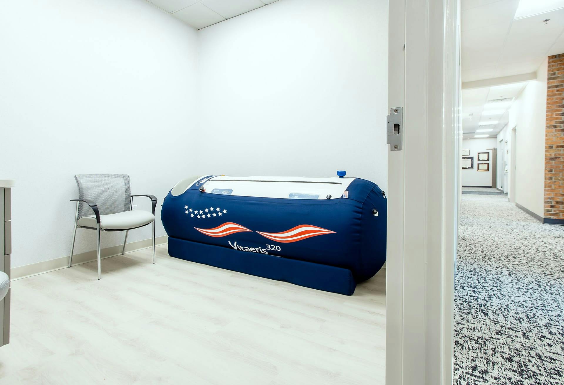an image of the Vitaeris hyperbaric oxygen therapy machine