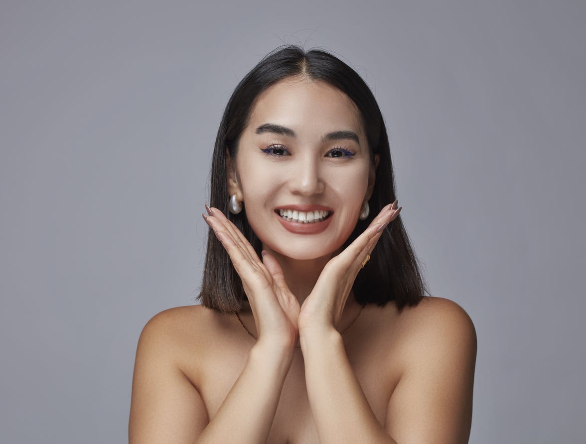 woman model with hands under her chin