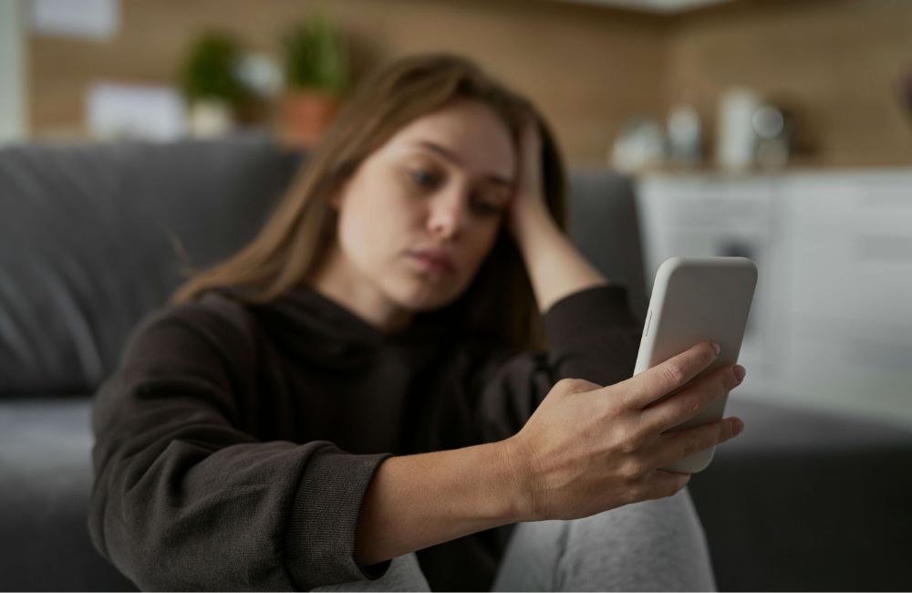 Domestic Abuse: What is it and what can it look like? Domestic Abuse: What is it and what can it look like?