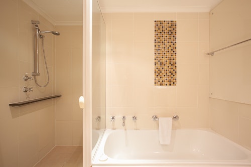 Bath - One Bedroom Studio Apartment - Urban Rest - The York Studio Apartments - Sydney