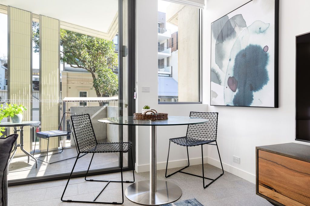 Dining - One Bedroom Studio Apartment - Urban Rest - The Surry Apartments - Sydney